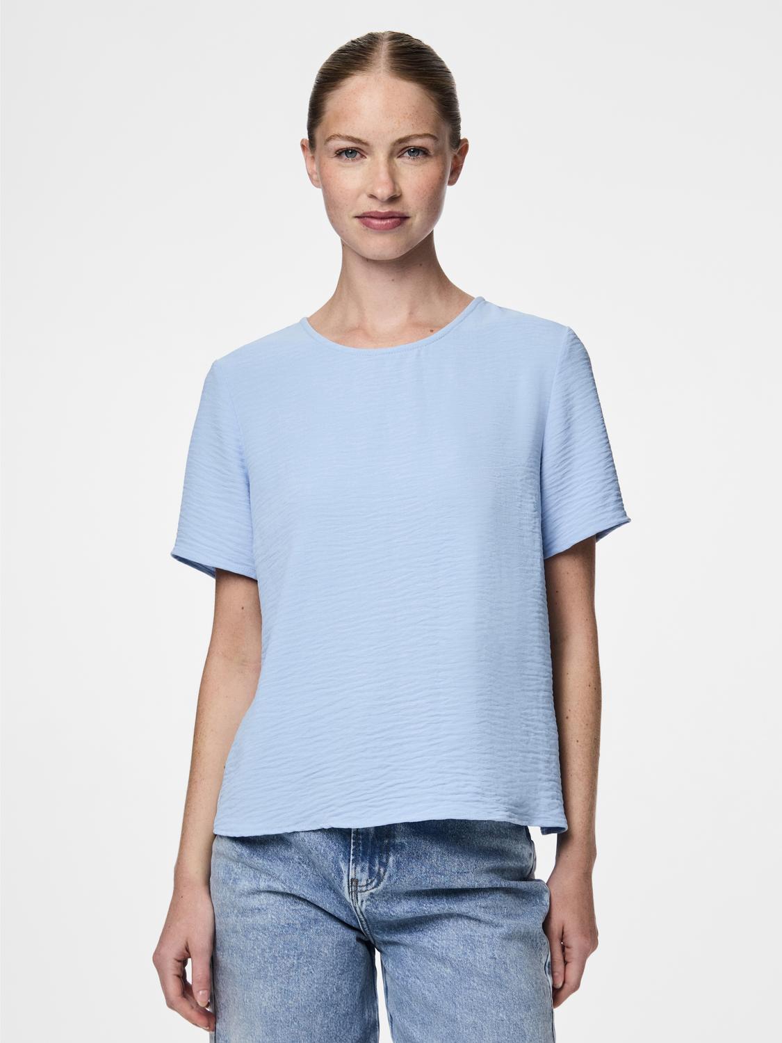 model_shot-front