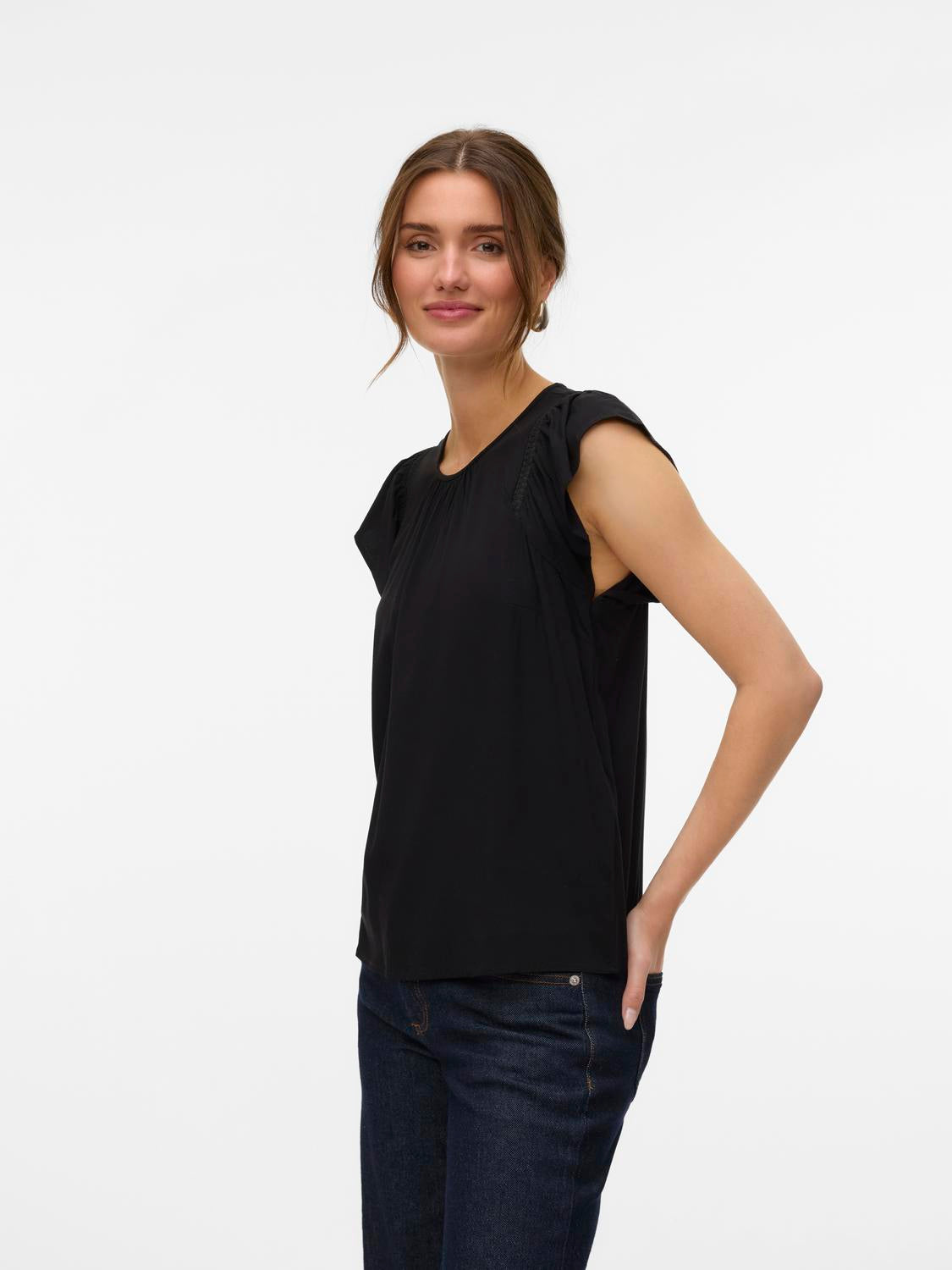 model_shot-front