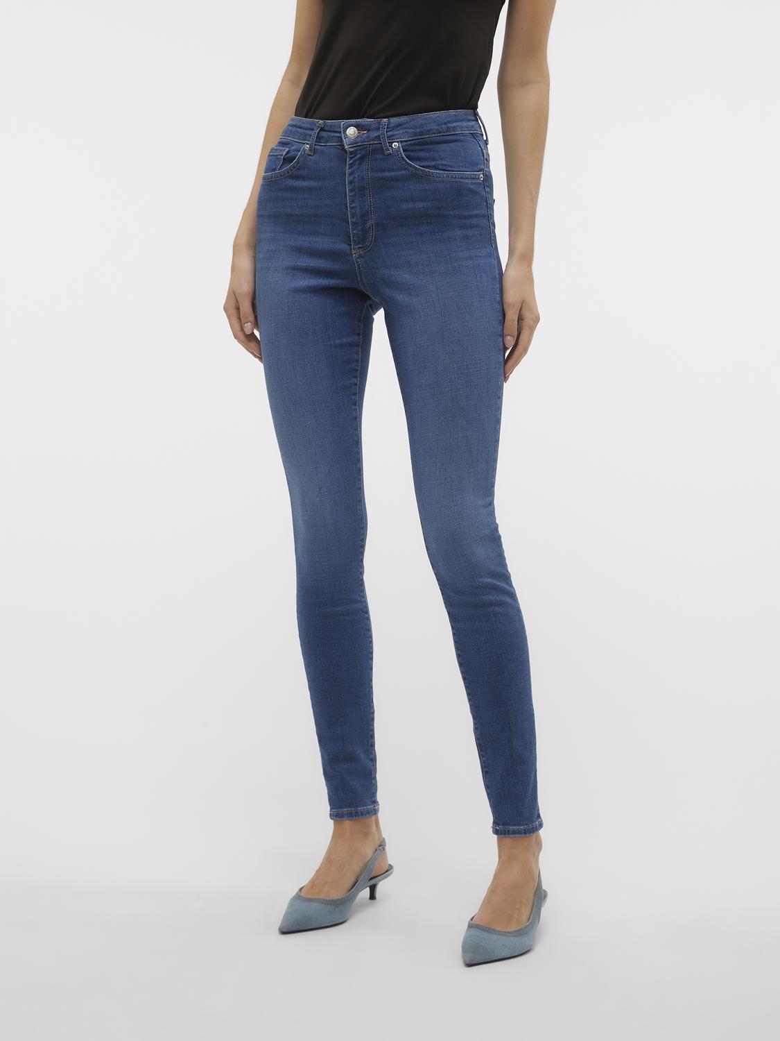 model_shot-front